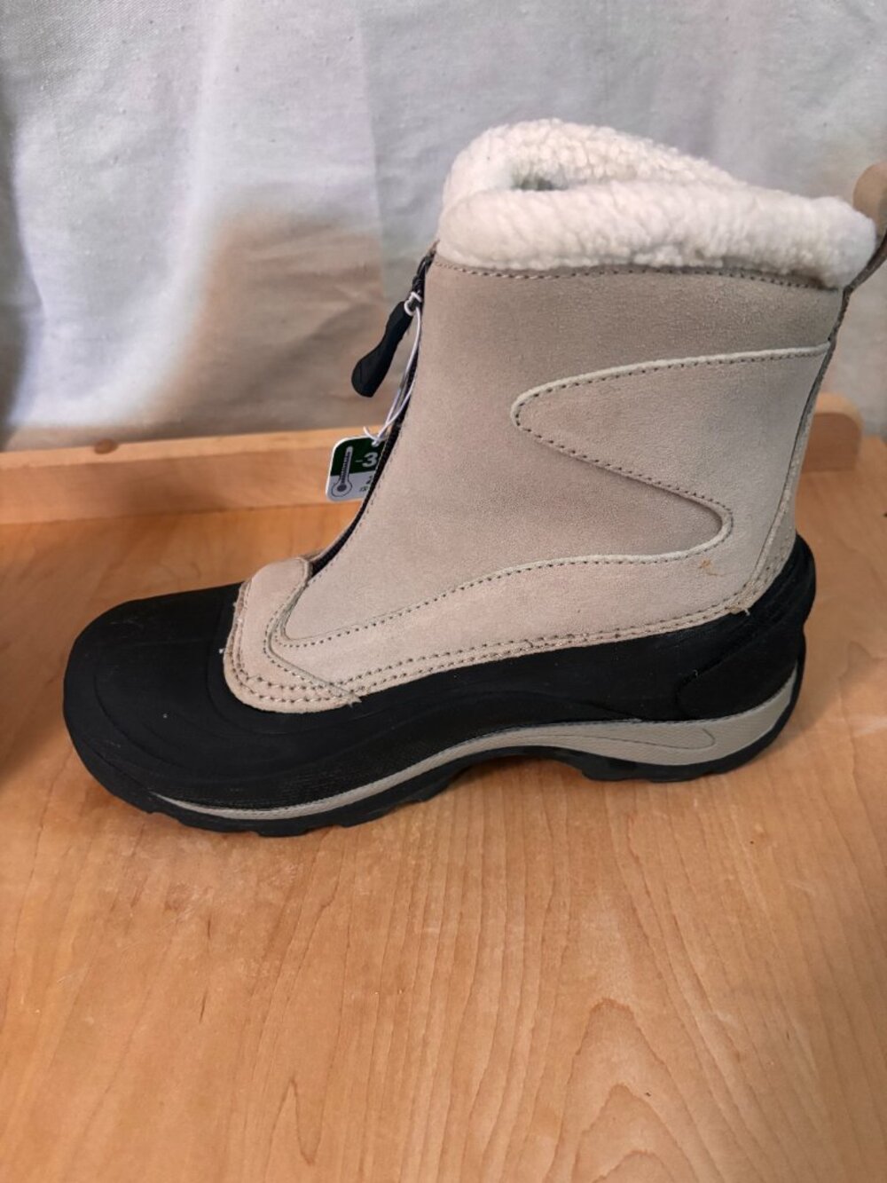 BNIB Columbia Tan and Grey Snow Boots - Picture 4 of 8